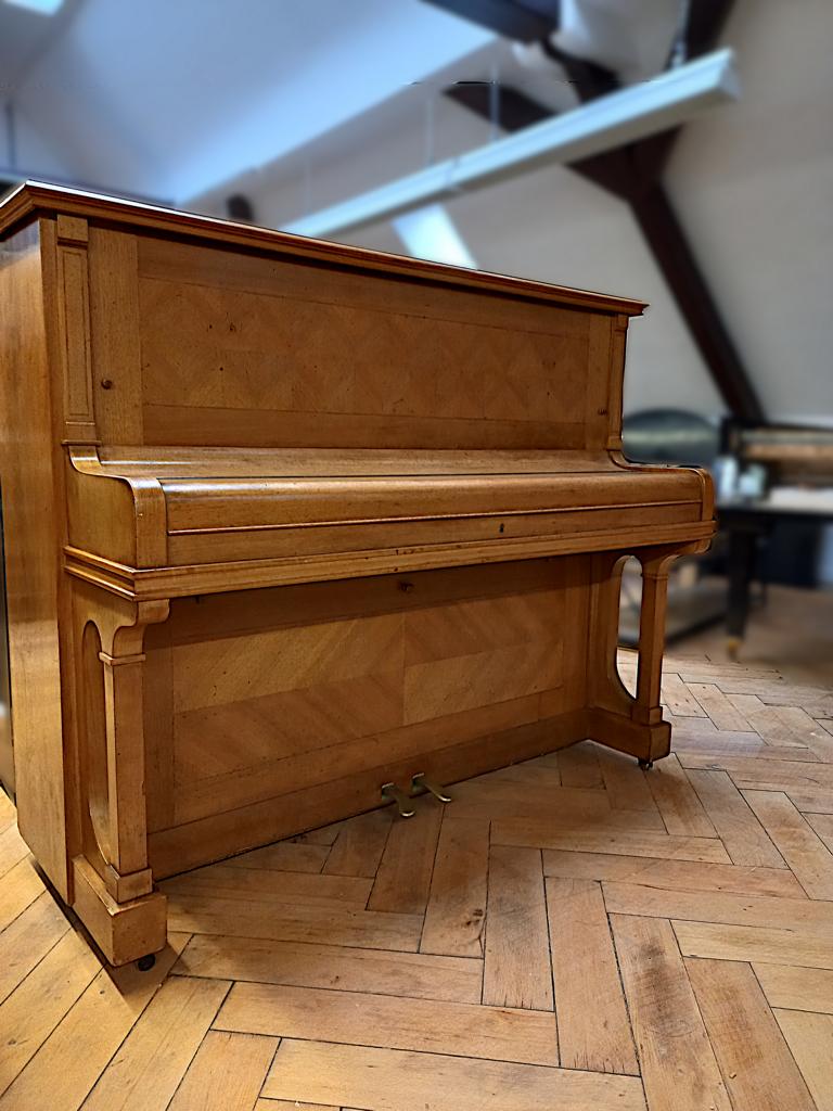 <span>BERDUX Klavier Modell 122</span>