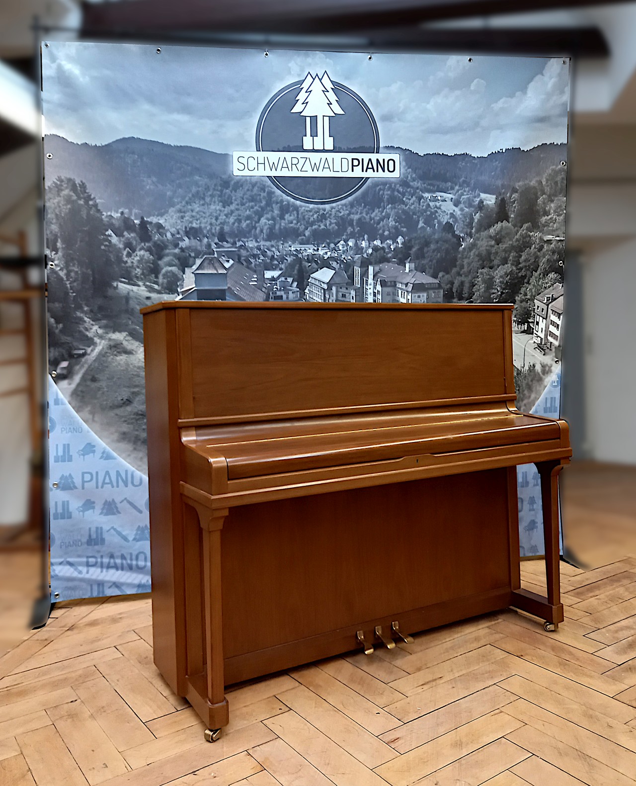 <span>Schimmel Klavier Modell 128 in Nussbaum</span>